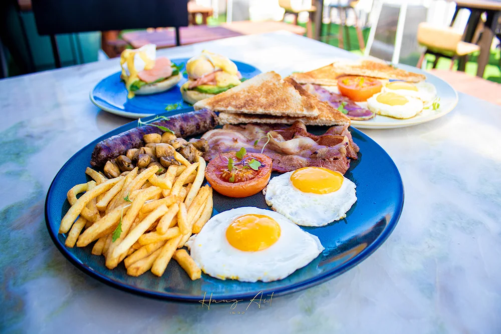 Hang Awt breakfast plate with eggs, meat and chips