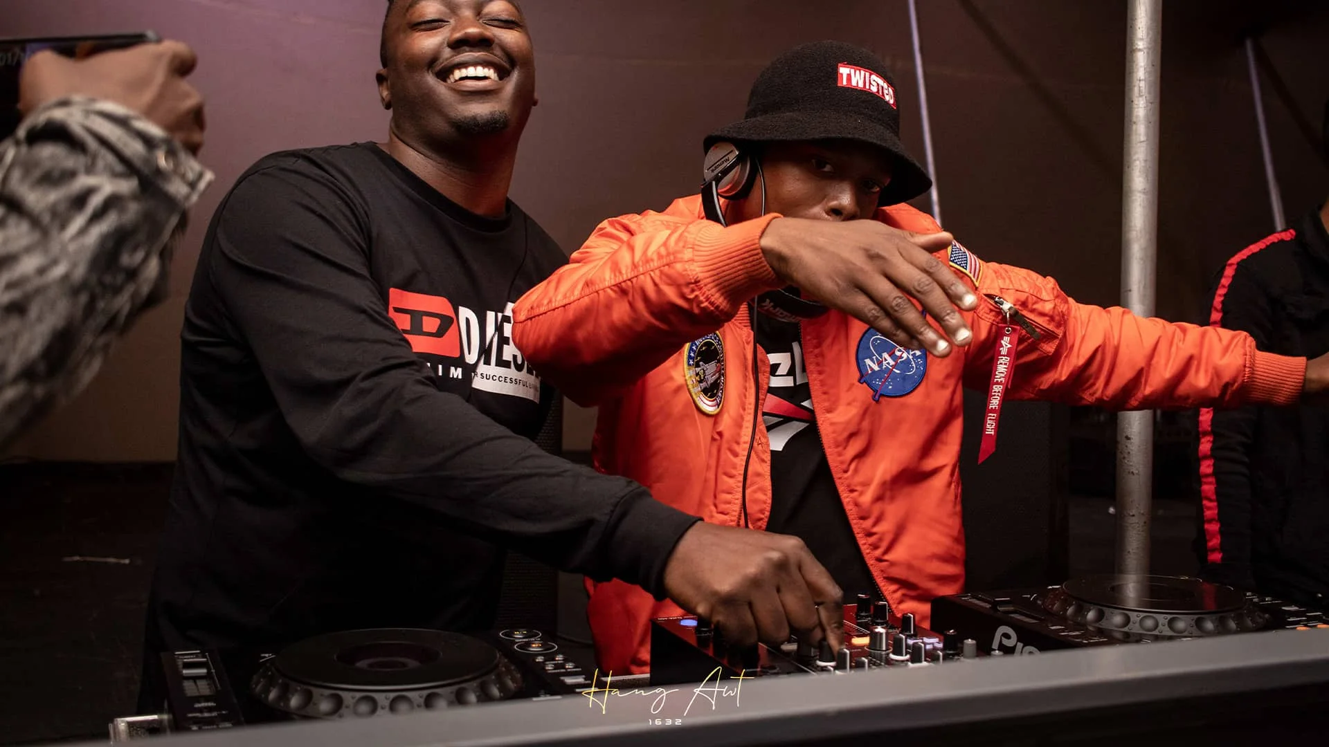 DJs performing at a Hang Awt music event